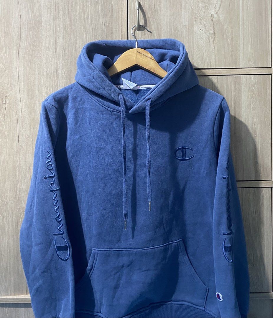 Champion Hoodie jacket (Category: Hoodies) located in Binan City. Submitted by rnj_affordable (Listing ID 1470729443, Image 2). Description: no issue embroided script.