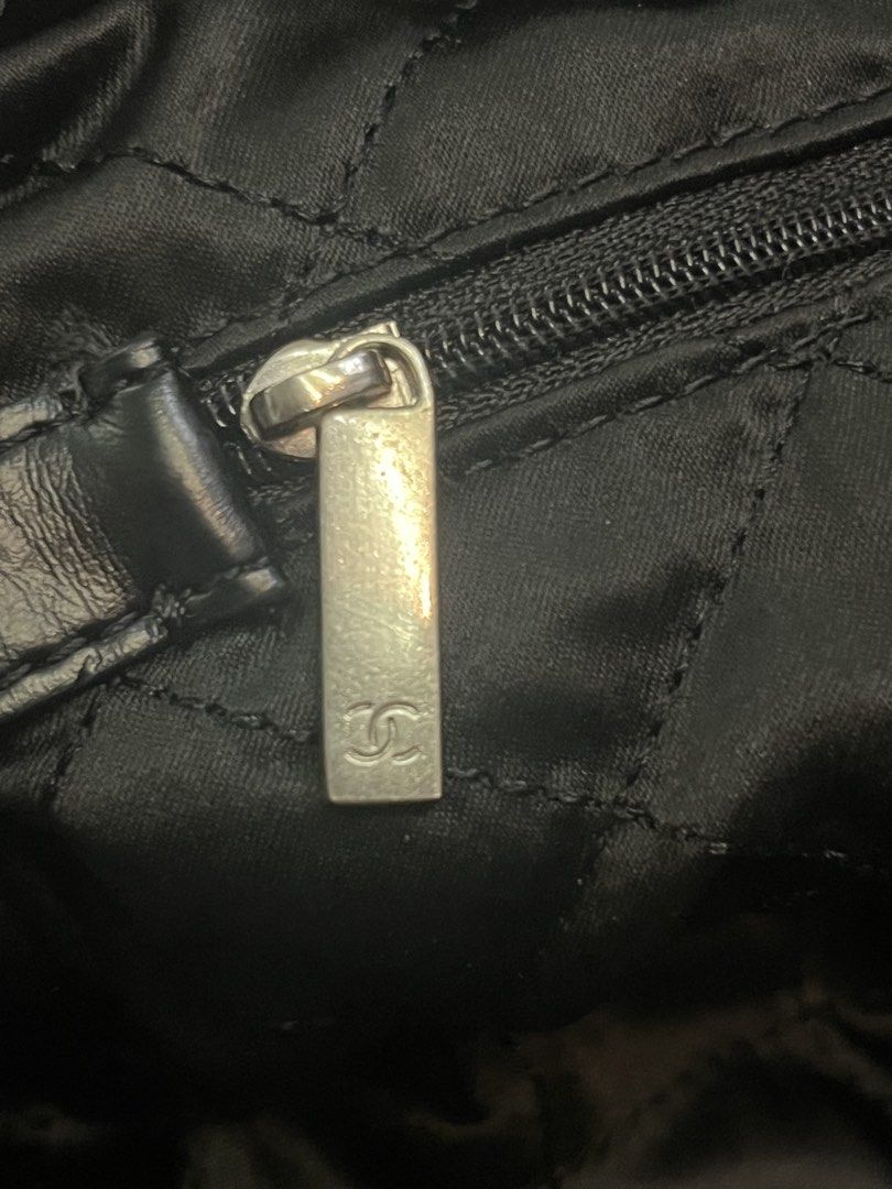 Chan3ll (Category: Shoulder Bags) located in Manila. Submitted by drenren (Listing ID 1470645079, Image 3). Description: Anyone looking?? 2,8 Yours na Dm sa interested .
