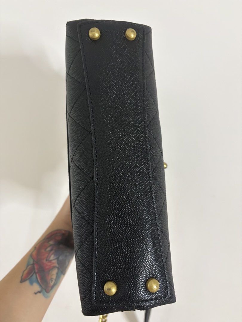 Chanel (Category: Luxury Bags & Wallets) located in Cainta. Submitted by 3rd_street.onlineshop (Listing ID 1470567470, Image 3). Description: Maluwag ung lock, wala ng ibang issue. Makinis!. Sf not included Payment first .
