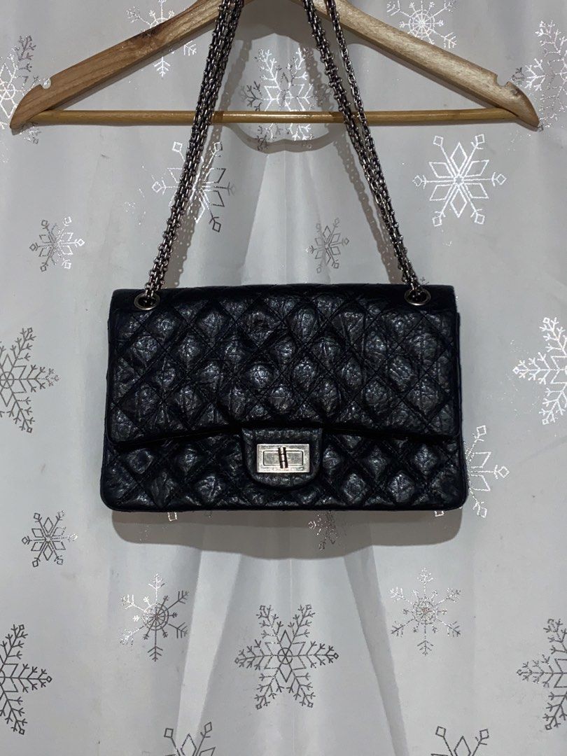 Chanel 2.55 Reissue Flap Bag (Category: Shoulder Bags) located in Manila. Submitted by cgy9000 (Listing ID 1470686399, Image 1). Description: inner leather lang yung issue, outside portion is walang issue .