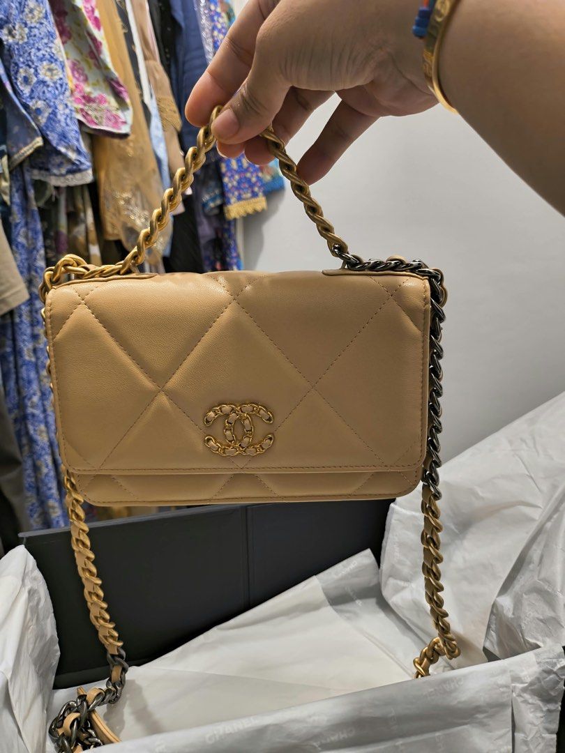 Chanel bag authentic (Category: Luxury Bags & Wallets) located in Las Pinas. Submitted by luxuryrevealph (Listing ID 1470677880, Image 3). Description: .