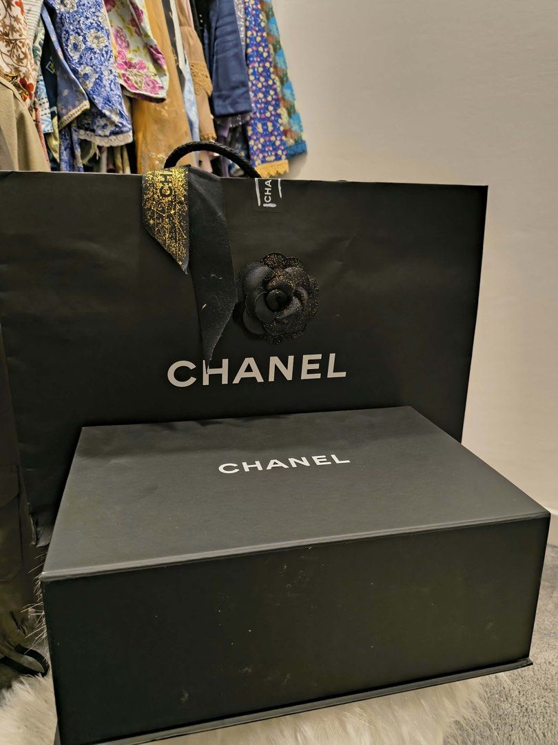 Chanel bag authentic (Category: Luxury Bags & Wallets) located in Las Pinas. Submitted by luxuryrevealph (Listing ID 1470677880, Image 1). Description: .