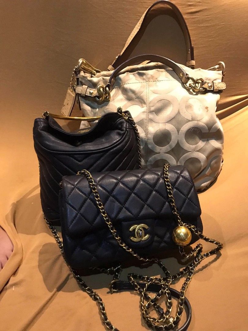 Chanel Black Quilted Leather Flap Bag with Chain Strap (Category: Cross-body Bags) located in Midsayap. Submitted by purse_gedo (Listing ID 1470667933, Image 1). Description: - Color & Material: Classic black quilted leather - Hardware: Premium gold-tone hardware with CC turn-lock closure - Strap: Intertwined chain and leather strap featuring a trendy gold ball charm - Features: Convenient back slip pocket and dark interior lining with CHANEL PAR