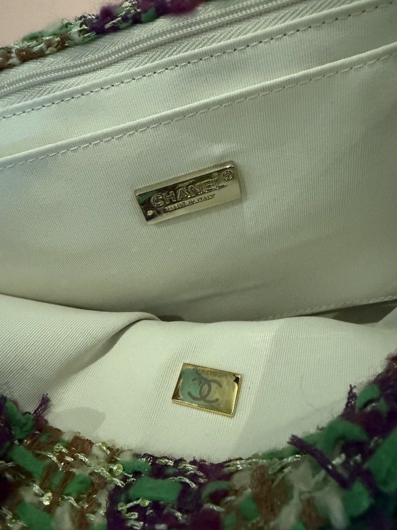 Chanel Coco Neige 2025 Flap (Category: Shoulder Bags) located in Manila. Submitted by luv4luxxe (Listing ID 1470740494, Image 3). Description: - Chanel Coco Neige Shearling & Tweed Flap bag - Gold Hardware - Large Size - Very Rare PM for more details ALL SALES FINAL.