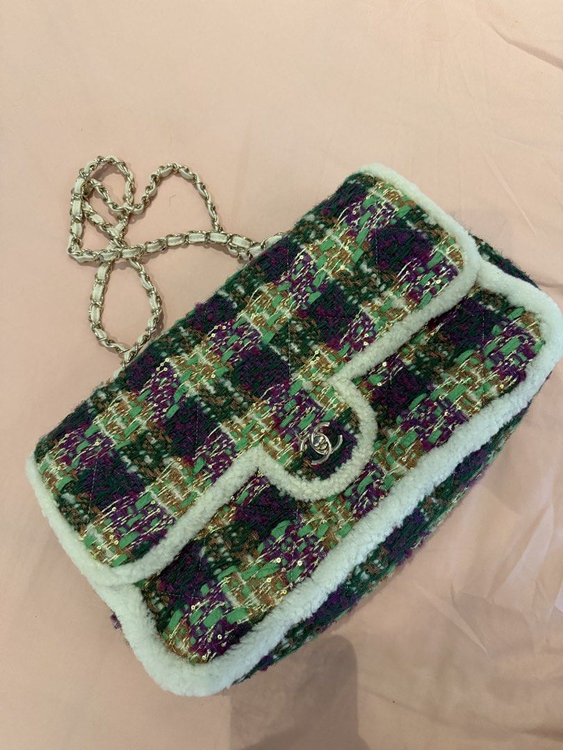 Chanel Coco Neige 2025 Flap (Category: Shoulder Bags) located in Manila. Submitted by luv4luxxe (Listing ID 1470740494, Image 1). Description: - Chanel Coco Neige Shearling & Tweed Flap bag - Gold Hardware - Large Size - Very Rare PM for more details ALL SALES FINAL.