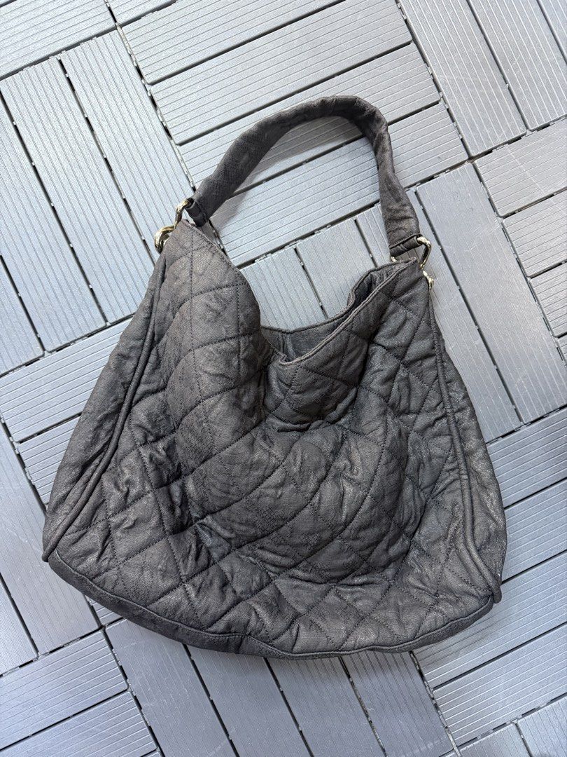 CHANEL HOBO AUTHENTIC (Category: Luxury Bags & Wallets) located in Manila. Submitted by therevivaldrop (Listing ID 1470579334, Image 1). Description: AUTHENTIC NEGOTIABLE SHIPPED.