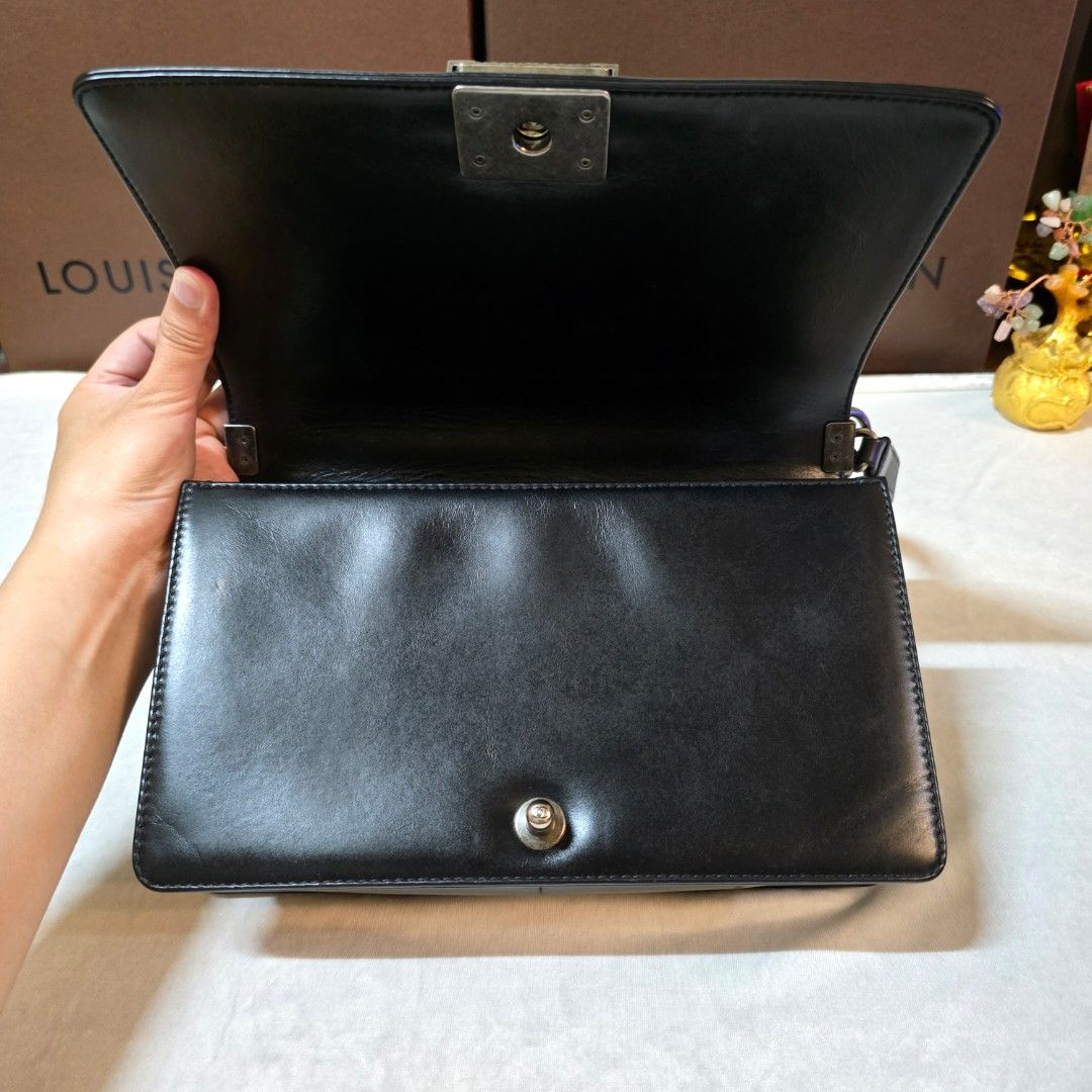 Chanel Salzburg New Medium Boy Bag (Category: Luxury Bags & Wallets) located in Paranaque City. Submitted by kyshei (Listing ID 1470671643, Image 2). Description: 💯legit/,orig money back guaranteed‼️👍.