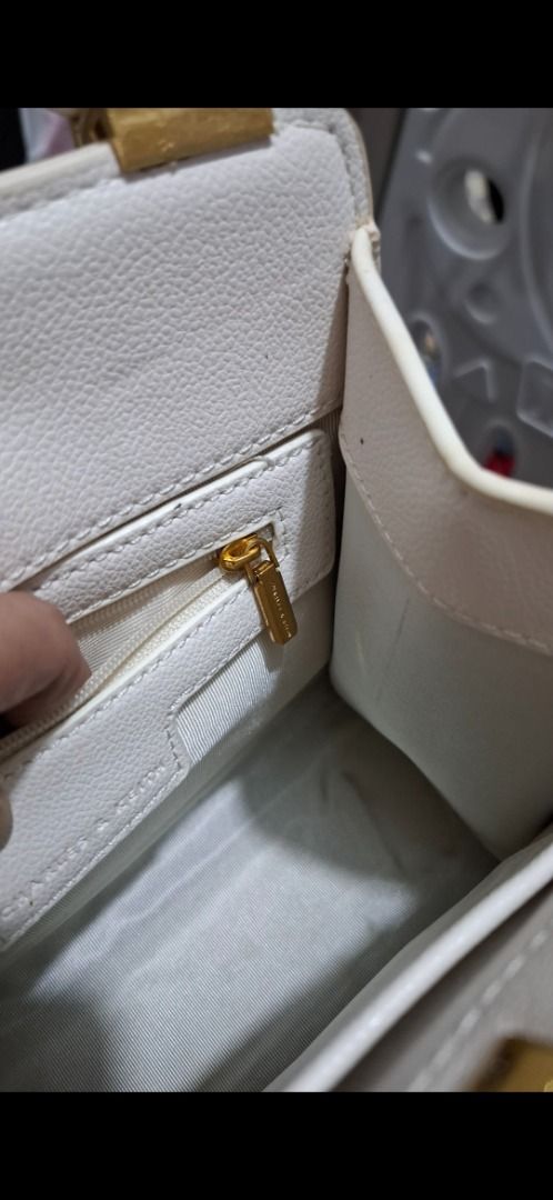 Charles & Keith White Structured Crossbody Bag (Category: Cross-body Bags) located in Cavite. Submitted by chinkee0215020 (Listing ID 1470737996, Image 3). Description: Selling an authentic Charles & Keith white structured bag featuring elegant gold hardware. It comes with a top handle, adjustable strap, and a secure turn-lock closure. Inside, you'll find a fabric lining and a zippered pocket for your essentials, plus a cute detachable small tag 