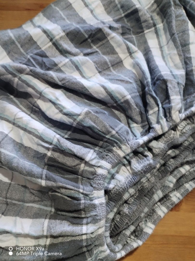Checkered bedsheets ( Queen size) (Category: Bedding & Towels) located in Muntinlupa City. Submitted by arciagamaryann68 (Listing ID 1470609907, Image 2). Description: - Size: Queen - Design: Classic gray, white, and light blue checkered pattern - Fit: Fully gartered/fitted edges for a secure, slip-free mattress fit - Condition: Excellent, gently used - Material: Soft and comfortable fabric perfect for everyday use.