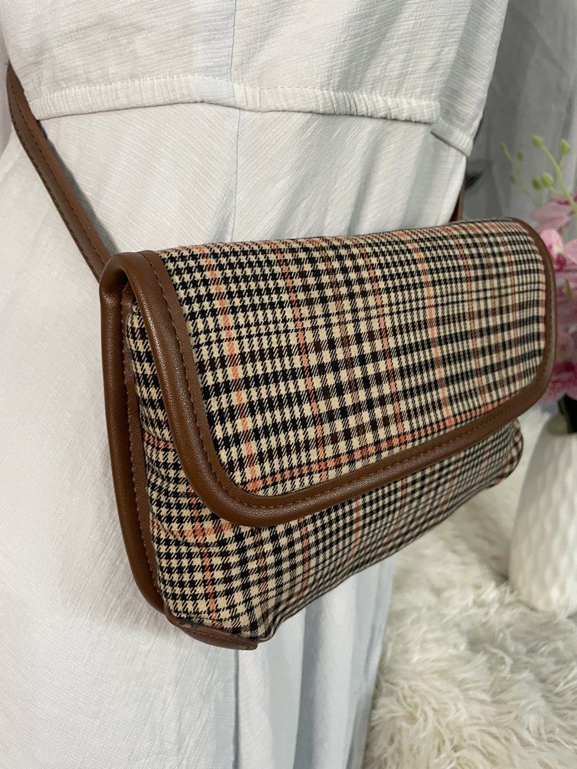 Checkered Cloth Crossbody / Belt Bag (Category: Cross-body Bags) located in Cabanatuan. Submitted by moraiahraven (Listing ID 1470567336, Image 2). Description: .
