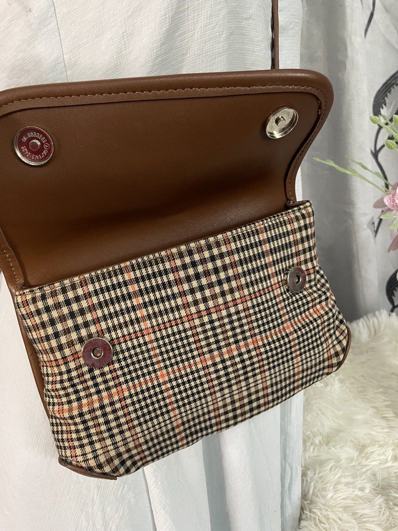 Checkered Cloth Crossbody / Belt Bag (Category: Cross-body Bags) located in Cabanatuan. Submitted by moraiahraven (Listing ID 1470567336, Image 3). Description: .