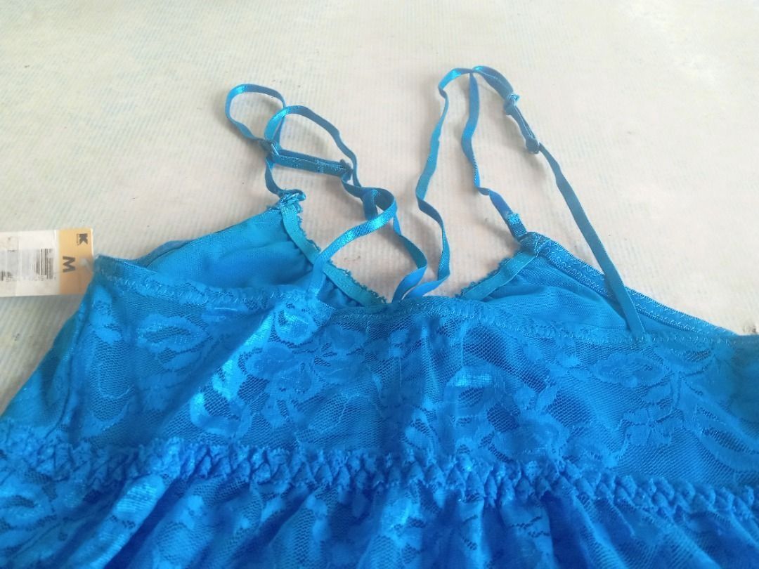 Chemise US BNEWTAG (Category: Undergarments & Loungewear) located in Los Banos. Submitted by mania-62906 (Listing ID 1470596573, Image 2). Description: BNEWTAG. US Medium. Blue ( note out if town from November 25-Jan 25 2026).