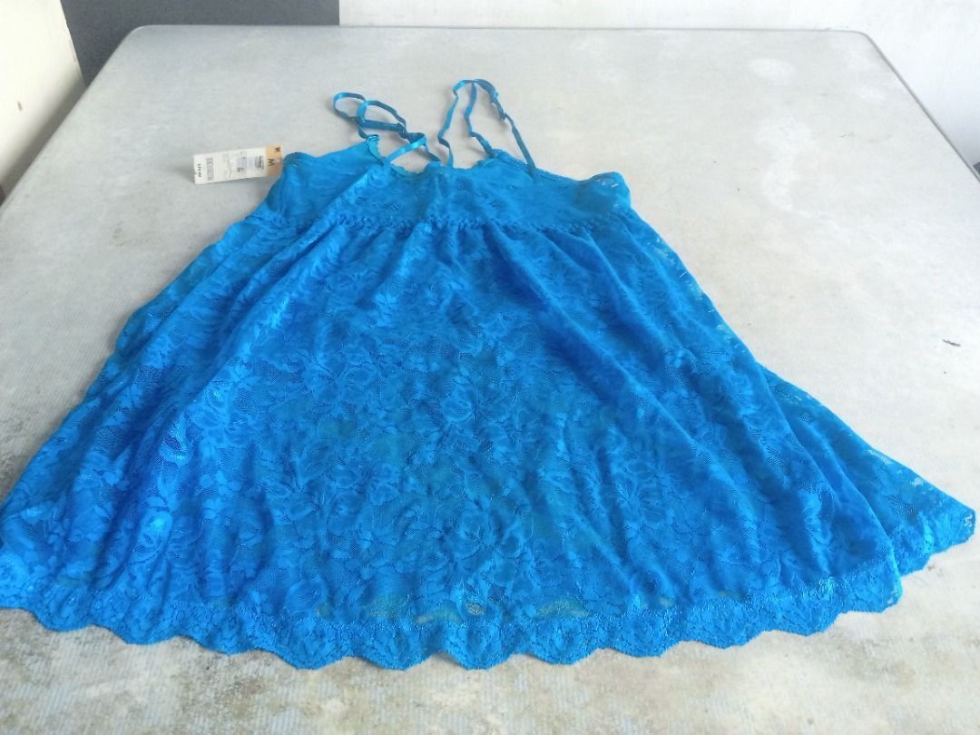Chemise US BNEWTAG (Category: Undergarments & Loungewear) located in Los Banos. Submitted by mania-62906 (Listing ID 1470596573, Image 3). Description: BNEWTAG. US Medium. Blue ( note out if town from November 25-Jan 25 2026).