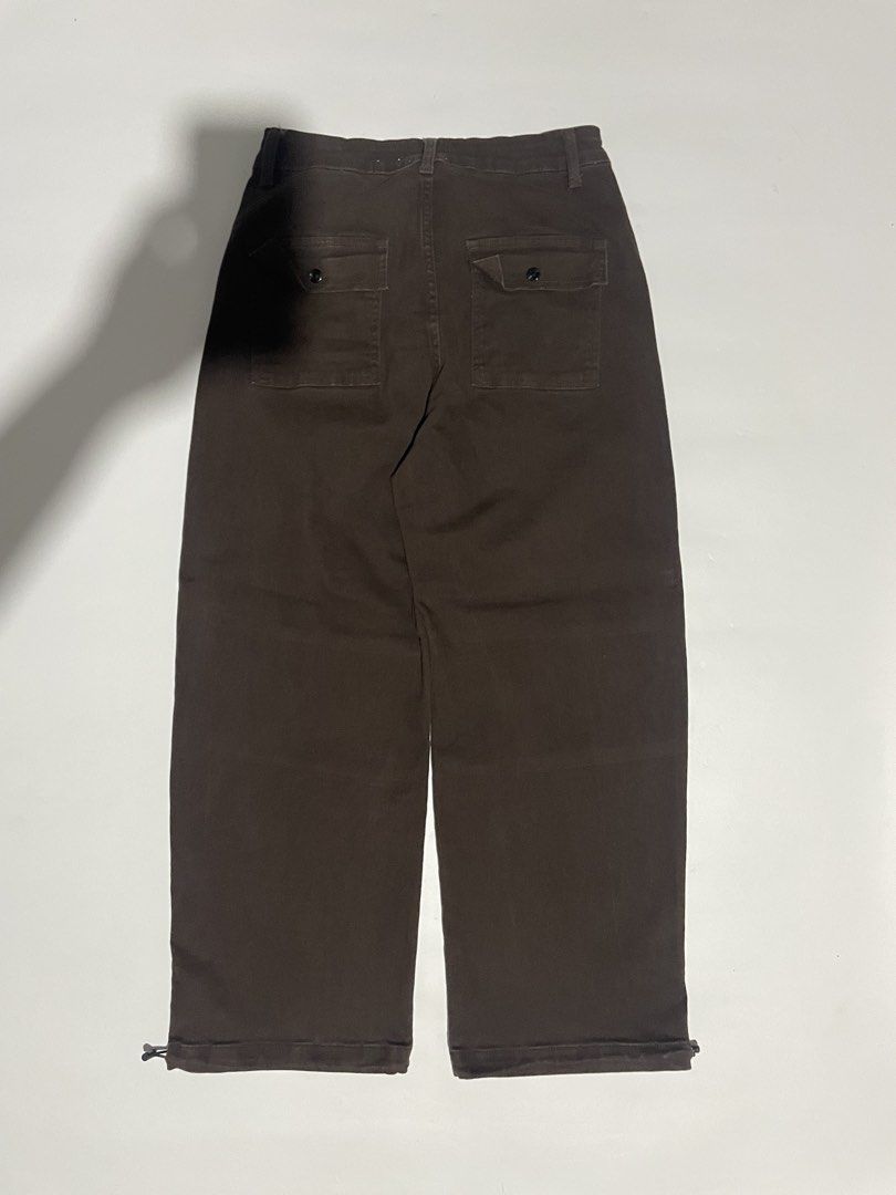 Choco brown baggy pants (Category: Chinos) located in Bais. Submitted by christian.complexthrift08 (Listing ID 1470648870, Image 3). Description: Choco brown baggy pants (Perfect for daily use) Color: Choco brown Size: 30 to 32 on tape Length: 40 inches Thigh: 13.5 inches Leg opening: 12.5 inches Condition: 9.8 / 10 Issue: Price: 699 free shipping Meet up or via JNT express.