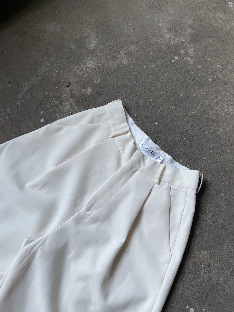 Christian Dior Silk Lined Pleated Shorts (Category: Luxury Apparel) located in Santiago. Submitted by ace.stuff (Listing ID 1470629997, Image 2). Description: No issues Like new Features Pleats on waist and hem Very nice material used Size: • FR (France): 36 • GB (UK): 8 • I (Italy): 40 • D (Germany): 34 • USA: 4 Negotiable and free shipping DM to purchase.