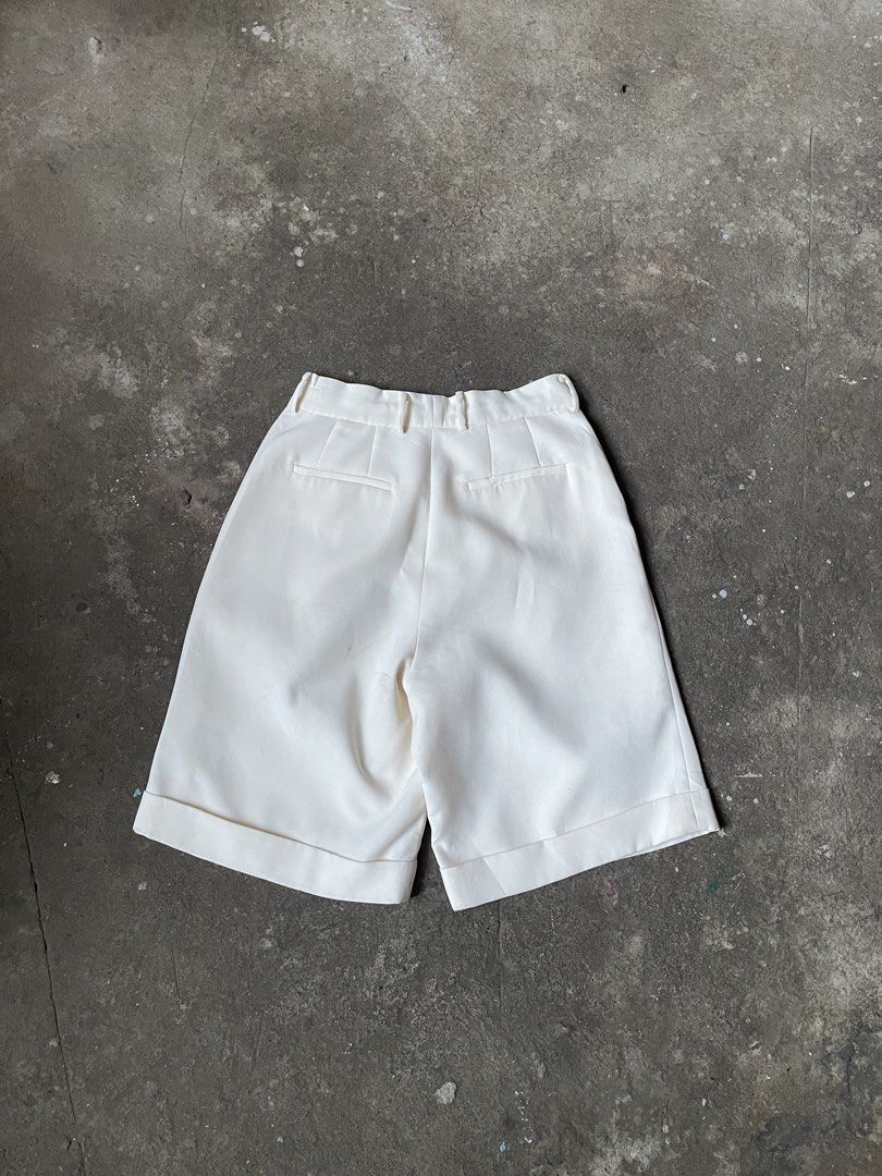 Christian Dior Silk Lined Pleated Shorts (Category: Luxury Apparel) located in Santiago. Submitted by ace.stuff (Listing ID 1470629997, Image 3). Description: No issues Like new Features Pleats on waist and hem Very nice material used Size: • FR (France): 36 • GB (UK): 8 • I (Italy): 40 • D (Germany): 34 • USA: 4 Negotiable and free shipping DM to purchase.