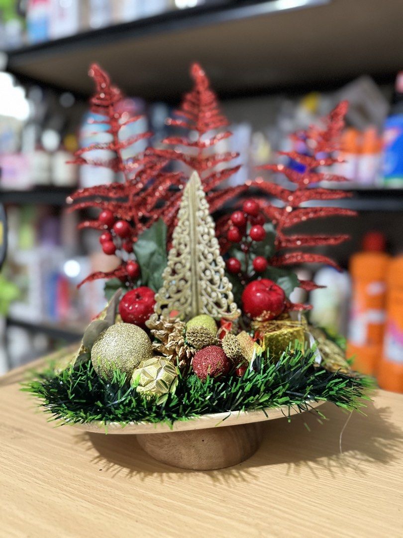 Christmas center table decor (Category: Other Home Decor) located in Manila. Submitted by goodfind_co1224 (Listing ID 1470629723, Image 1). Description: .