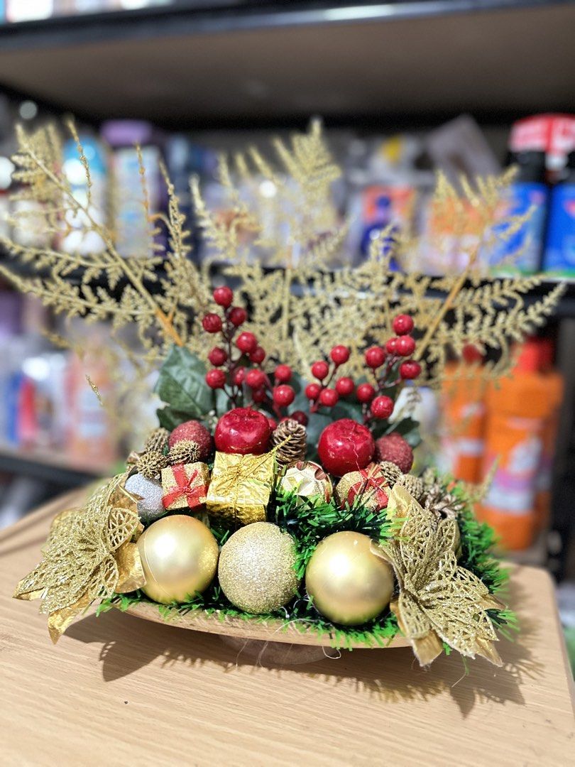 Christmas center table decor (Category: Other Home Decor) located in Manila. Submitted by goodfind_co1224 (Listing ID 1470629723, Image 3). Description: .