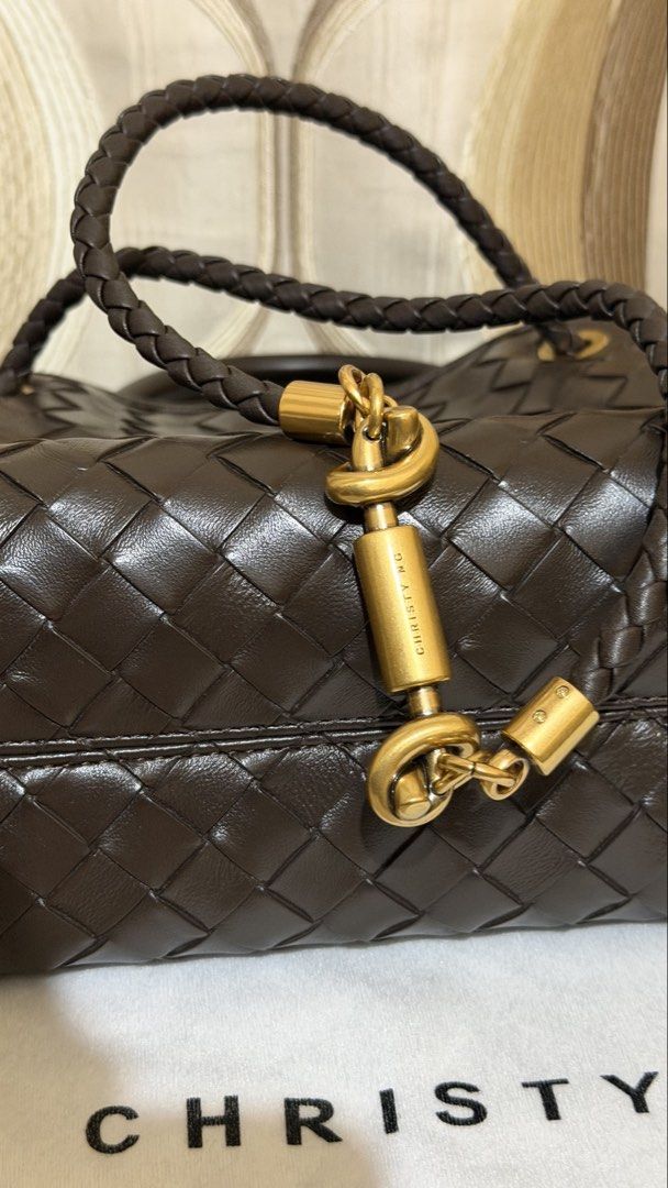 CHRISTY NG VERONA HANDBANG (Category: Luxury Bags & Wallets) located in Quezon City. Submitted by drickt21 (Listing ID 1470573538, Image 3). Description: Hello everyone! Selling my unused Christy Ng Verona. Yes, this is unused, since I thought it would complement my body frame..