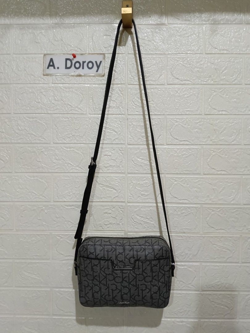 CK Monogram Camera Crossbody Bag (Category: Cross-body Bags) located in Manila. Submitted by archie_doroy (Listing ID 1470742590, Image 3). Description: Authentic 💯 CK Monogram Camera Crossbody Bag Dimension 8.5" x 6" Excellent Condition 💯 No cracks on Leather, No Fade and No rubs No any flaws Clean 💯 850 Freeship.