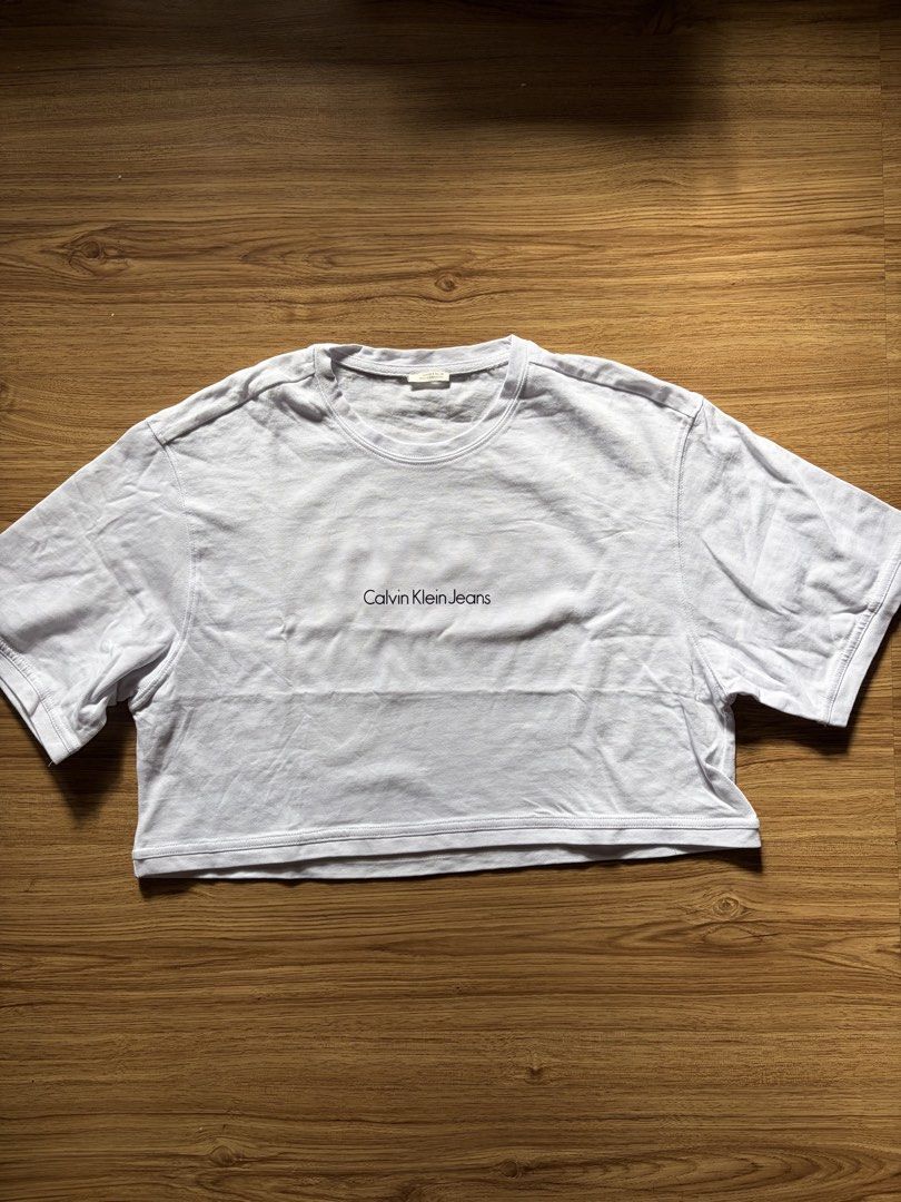 CK White Hanging Top (Category: Shirts) located in San Pedro. Submitted by nikkiabc.777 (Listing ID 1470742141, Image 1). Description: Calvin Klein Jean Hanging Top color: white sizes available: 2 small - thick fabric.