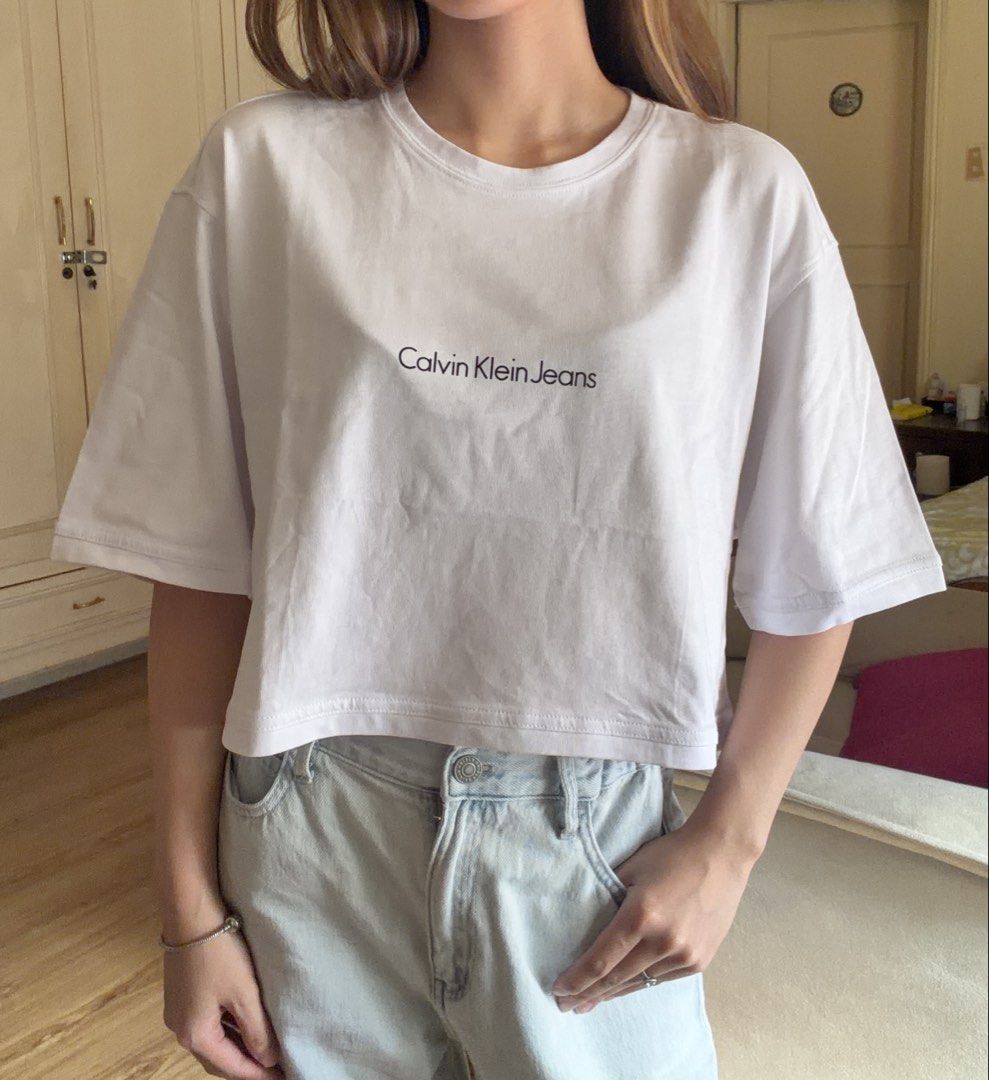 CK White Hanging Top (Category: Shirts) located in San Pedro. Submitted by nikkiabc.777 (Listing ID 1470742141, Image 2). Description: Calvin Klein Jean Hanging Top color: white sizes available: 2 small - thick fabric.