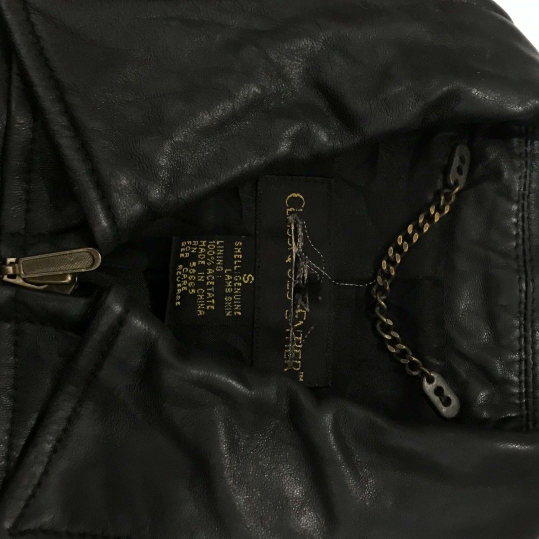 CLASSIQUES ENTIER BLACK LEATHER JACKET MEDIUM (Category: Coats, Jackets and Outerwear) located in Cavite. Submitted by justthrift06 (Listing ID 1470655949, Image 2). Description: DIMENSION 19X28 GOOD CONDITION SHIPPING NATIONWIDE.