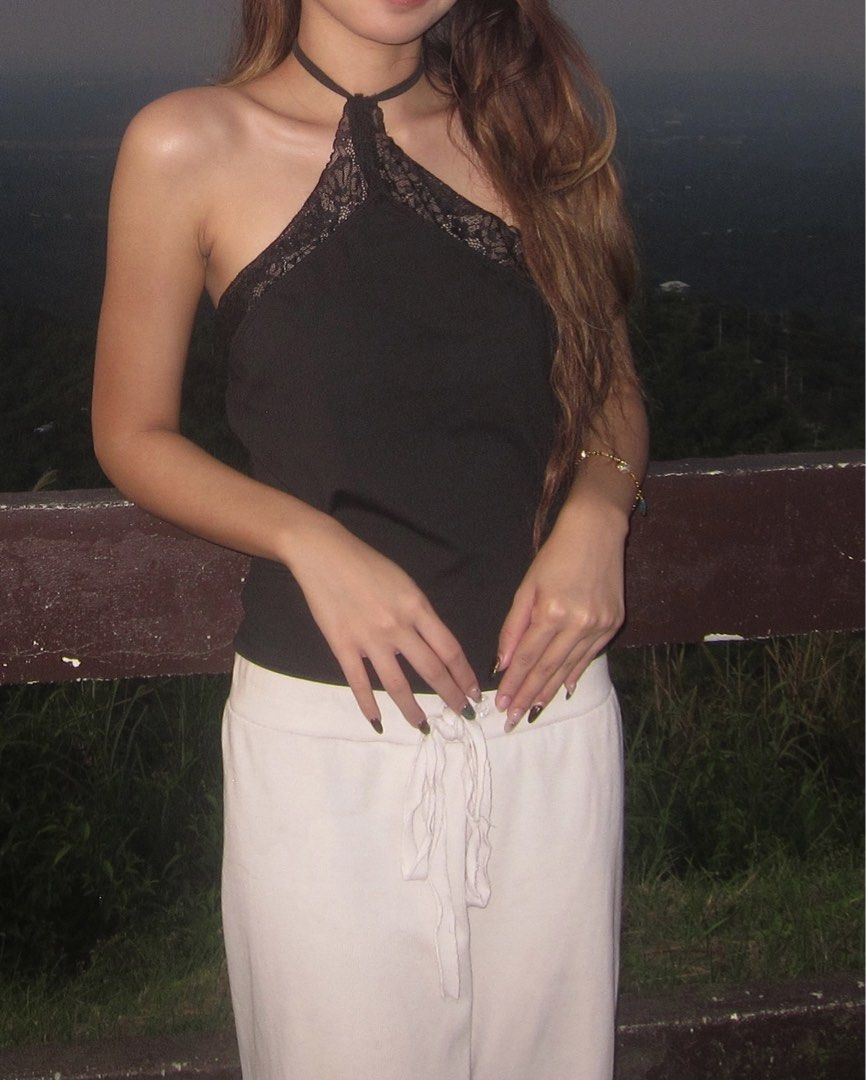 Classy Black Halter Top (Category: Sleeveless) located in Marikina City. Submitted by prelovedbyshams.sy (Listing ID 1470643853, Image 1). Description: .