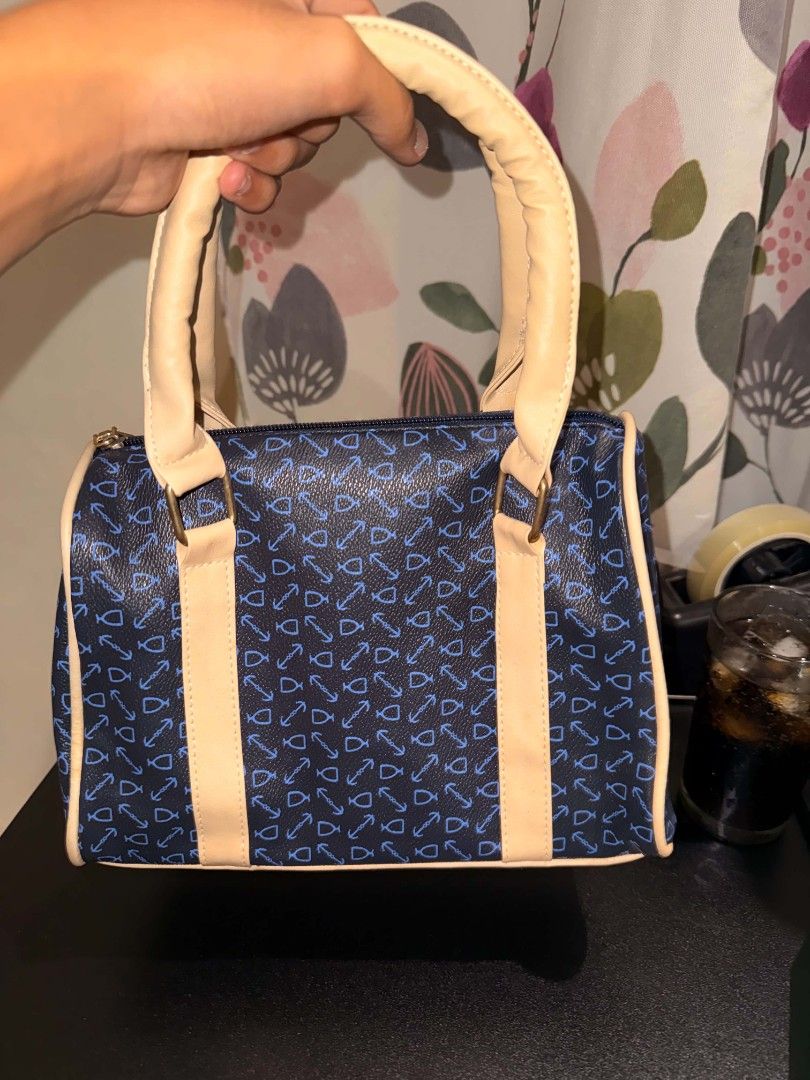 Clutch Bag with Pouch (Category: Clutches) located in Midsayap. Submitted by jayy_thrift (Listing ID 1470658379, Image 3). Description: BRAND NEW CLUTCH BAG WITH SMALL POUCH NO ISSUES NEGOTIABLE .