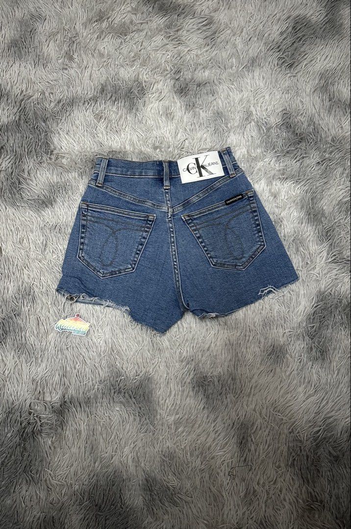 C*lvin klein sexy denim short (Category: Shorts) located in Manila. Submitted by paulovenegaskalakal2020 (Listing ID 1470584116, Image 1). Description: For sale! Kalakal Ck sexy denim short Calv*n klien WOMENS Size- 24 to 26 Stretchable denim Length- 11 inches Leg opening- 10 inches Good as new MINE 899 +sf.