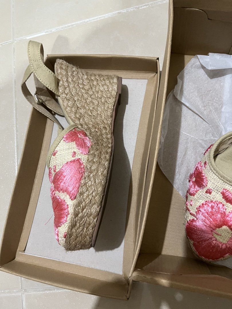 CMG Embroidered Espadrille wedges (Category: Wedges) located in Paranaque City. Submitted by lil.ac (Listing ID 1470673716, Image 3). Description: Used once indoors. Eur 39 true to size Have another color in blue, posted. Buy both for 1500.