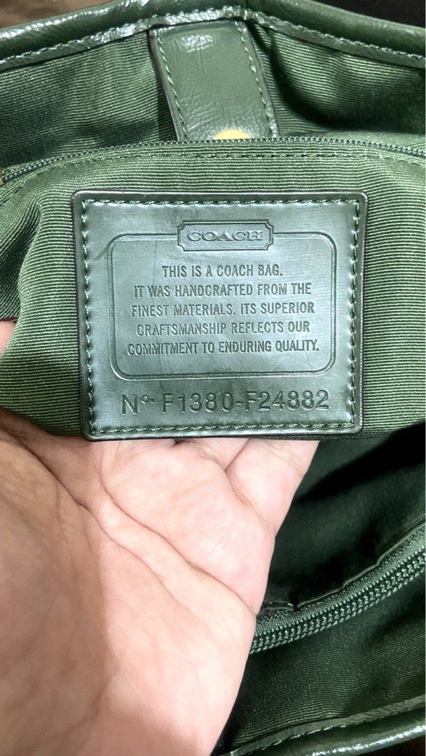 Coach (Category: Luxury Bags & Wallets) located in Valencia. Submitted by srn_stchl (Listing ID 1470557995, Image 3). Description: Issue sa handle pero not visible masyado.