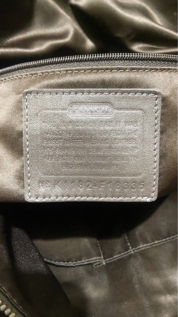 Coach (Category: Luxury Bags & Wallets) located in Valencia. Submitted by srn_stchl (Listing ID 1470575101, Image 3). Description: May rubs.