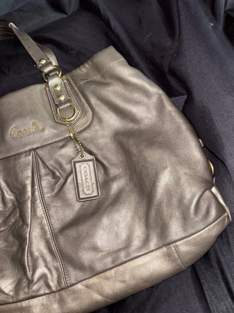 COACH ASHLEY SATCHEL IVORY LEATHER TOTE (Category: Luxury Bags & Wallets) located in Tuguegarao City. Submitted by mdeniseeug (Listing ID 1470626076, Image 2). Description: minimal signs of use with hangtag.