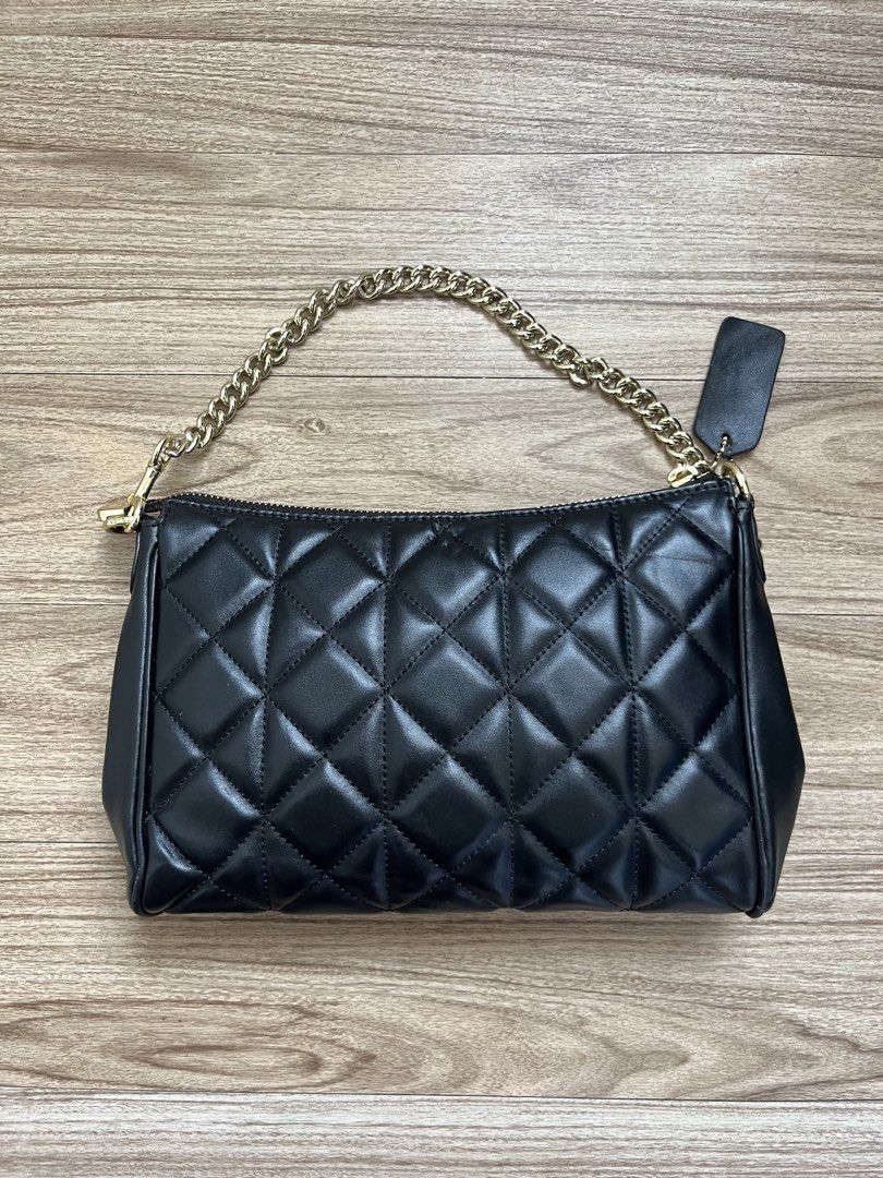 coach bags (Category: Luxury Bags & Wallets) located in Cebu City. Submitted by fierce.vincent (Listing ID 1470655127, Image 2). Description: coach bags like new 2799 + sf.