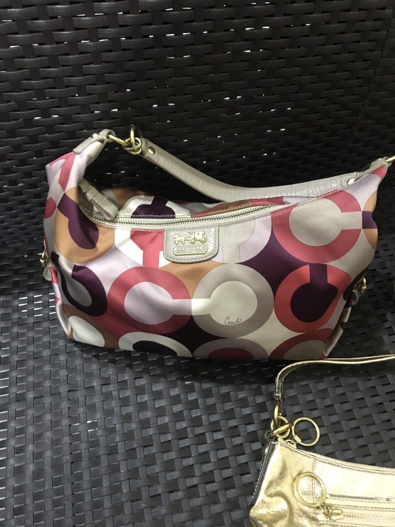 Coach bundle (Category: Shoulder Bags) located in Balete No 2. Submitted by troyesybang (Listing ID 1470595687, Image 3). Description: Mix use well use heavily used Take all No cod cop Sf j&t only Fix lp All OG coach Yun small may sira leather handle yun violet Yun gold may tipak sira damage na yun square sa gitna at patch loob yun body like new pa yun bilog bilog na tela satin good used may konti pens marks insodeb Vawal sa maarte maselan Availa