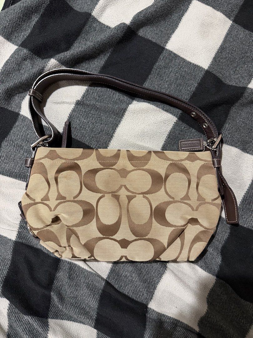 Coach carly two-way (Category: Luxury Bags & Wallets) located in Makati City. Submitted by _fitz (Listing ID 1470598773, Image 1). Description: - no rubs - need wash.