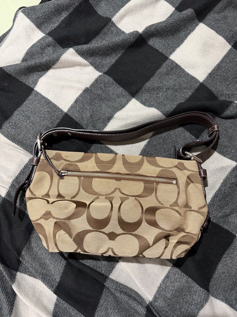 Coach carly two-way (Category: Luxury Bags & Wallets) located in Makati City. Submitted by _fitz (Listing ID 1470598773, Image 2). Description: - no rubs - need wash.