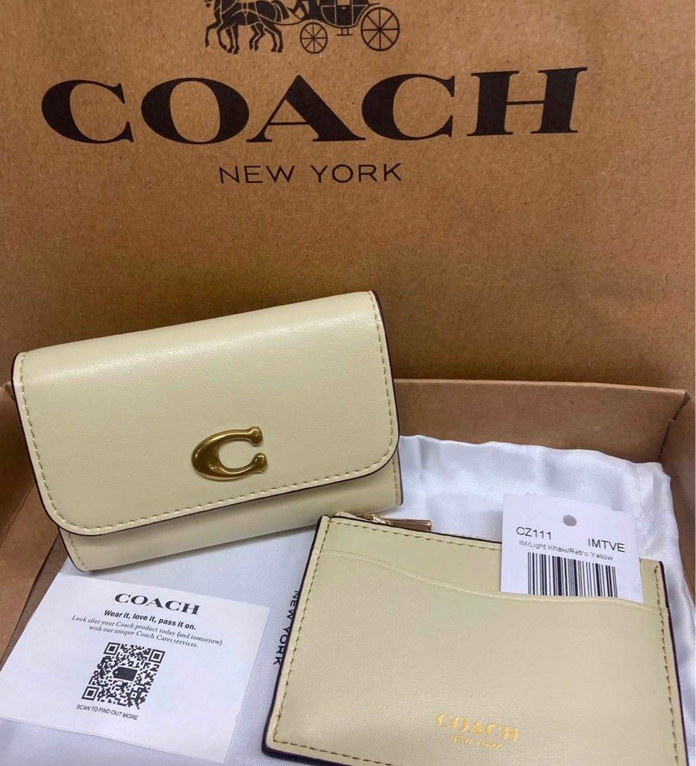 Coach Essential 2in1 Card Holder Wallet (Category: Wallets & Card holders) located in Binan City. Submitted by pinkykeenshop (Listing ID 1470740064, Image 1). Description: .
