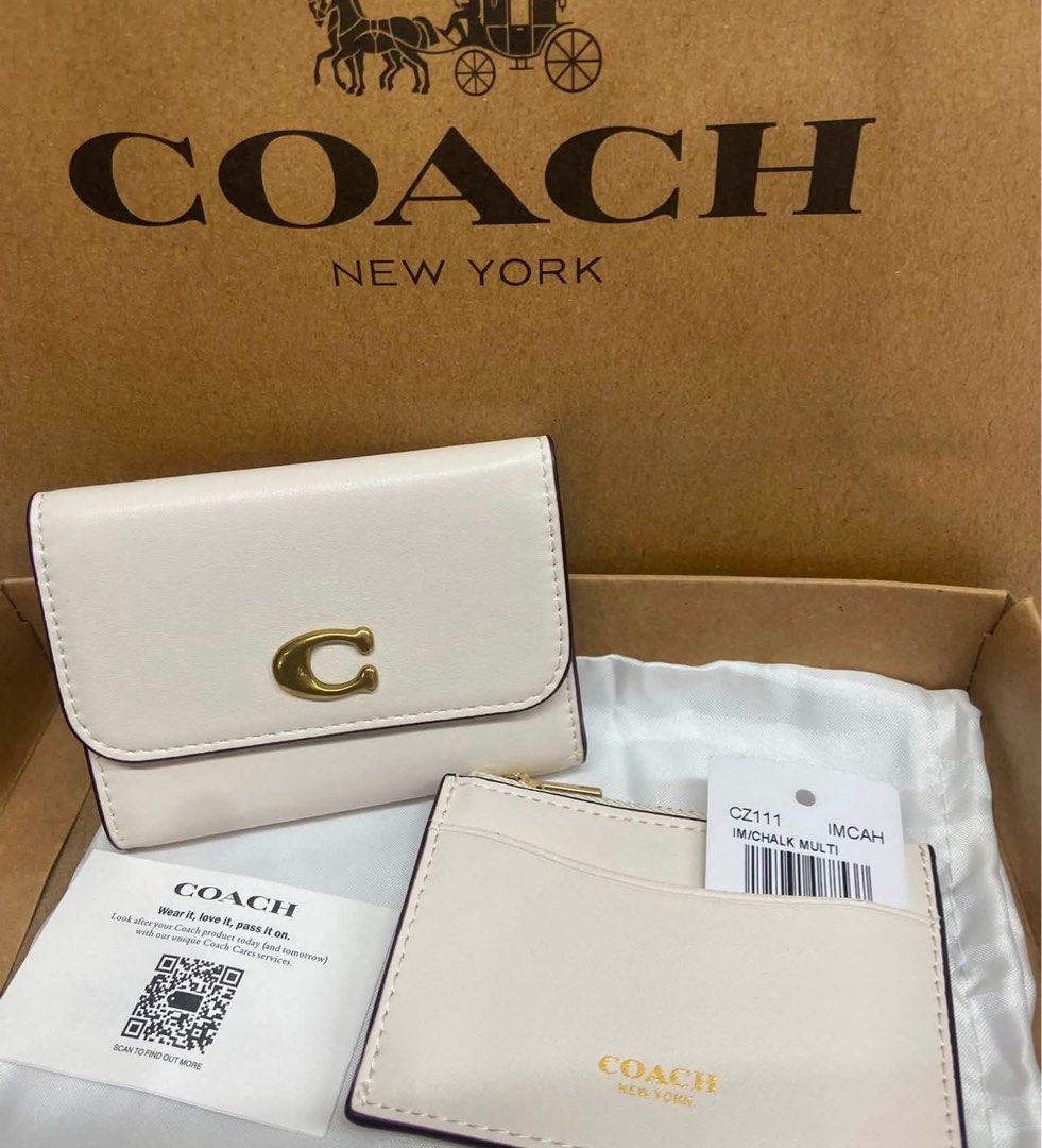 Coach Essential 2in1 Card Holder Wallet (Category: Wallets & Card holders) located in Binan City. Submitted by pinkykeenshop (Listing ID 1470740083, Image 1). Description: .