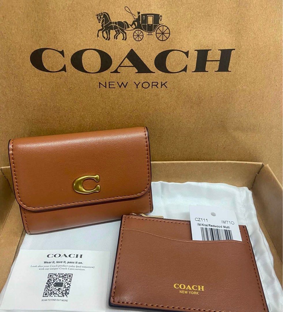 Coach Essential 2in1 Card Holder Wallet (Category: Wallets & Card holders) located in Binan City. Submitted by pinkykeenshop (Listing ID 1470740153, Image 1). Description: .