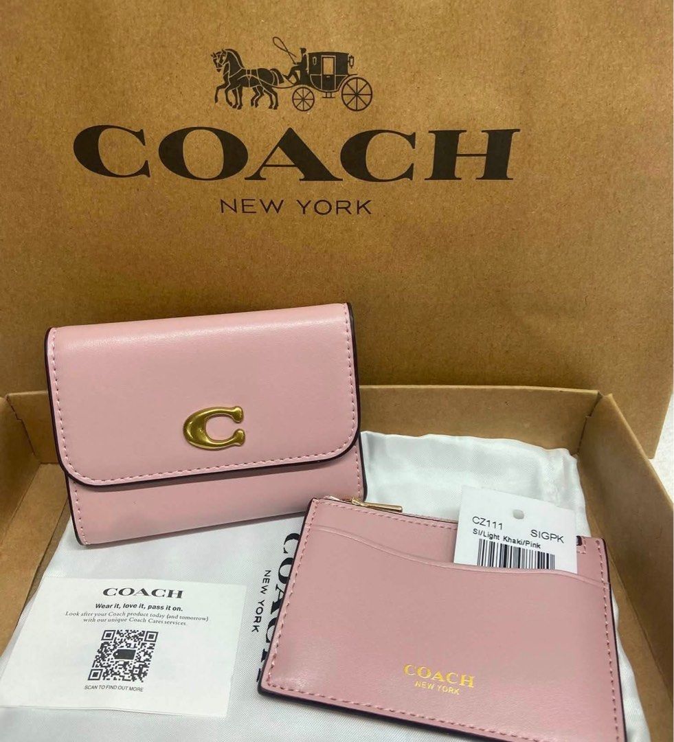 Coach Essential 2in1 Card Holder Wallet (Category: Wallets & Card holders) located in Binan City. Submitted by pinkykeenshop (Listing ID 1470740201, Image 1). Description: .