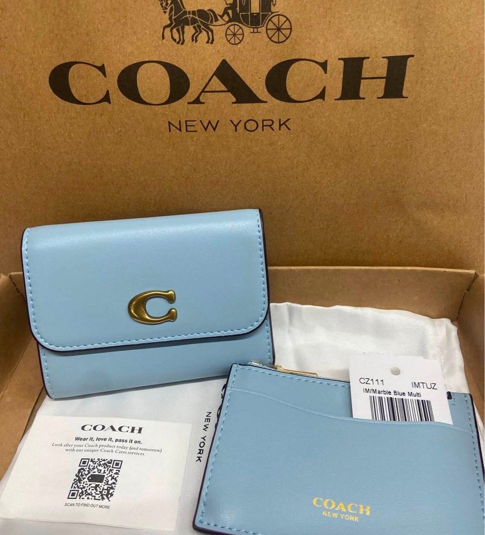 Coach Essential 2in1 Card Holder Wallet (Category: Wallets & Card holders) located in Binan City. Submitted by pinkykeenshop (Listing ID 1470740229, Image 1). Description: .