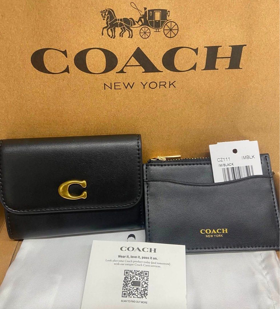 Coach Essential 2in1 Card Holder Wallet (Category: Wallets & Card holders) located in Binan City. Submitted by pinkykeenshop (Listing ID 1470740263, Image 1). Description: .