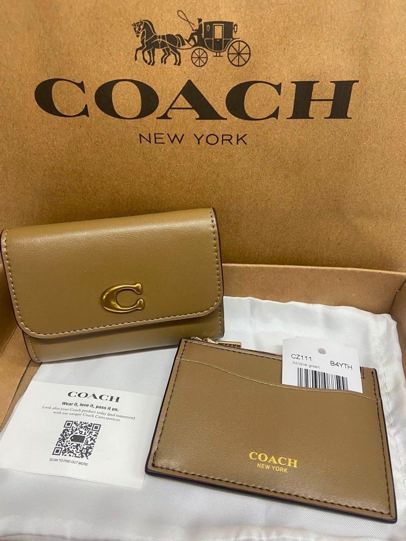 Coach Essential Card Holder Wallet (Category: Wallets & Card holders) located in Manila. Submitted by btdcbagtrendsdcapul.2 (Listing ID 1470616755, Image 3). Description: Inclusion: Tag, Carecard, Paper Bag, Dustbag and Box Limited stocks only 📩 Dm for inquiries .