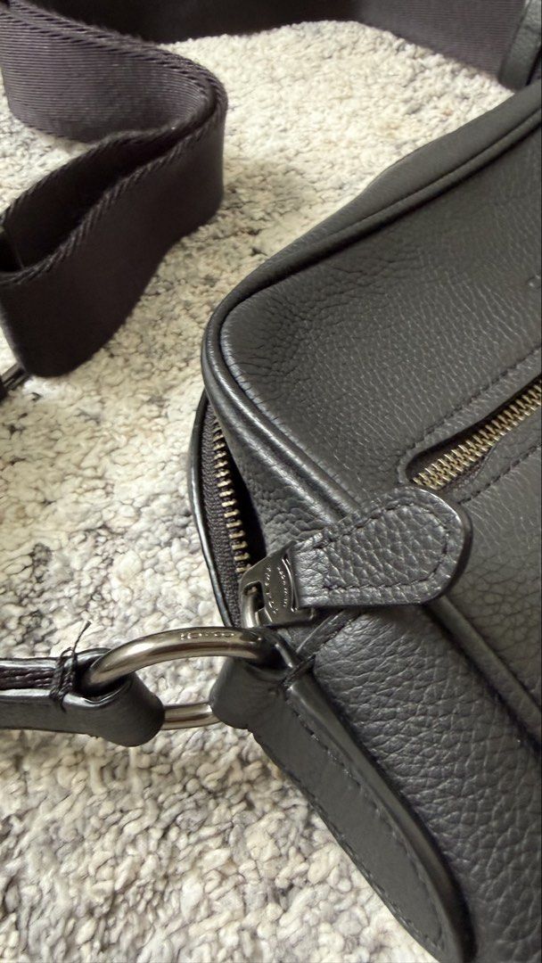 Coach Houston Flight Bag (Category: Luxury Bags & Wallets) located in Pasig City. Submitted by byz94 (Listing ID 1470578387, Image 3). Description: Guaranteed authentic.