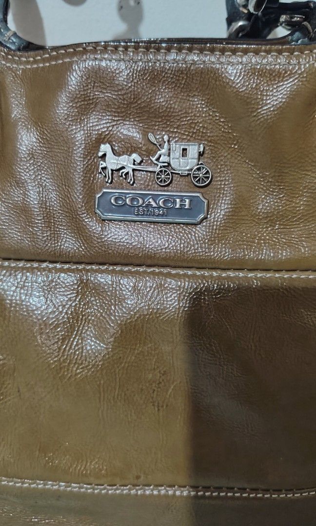 Coach madison tribeca (Category: Shoulder Bags) located in Quezon City. Submitted by thriftmo19 (Listing ID 1470585536, Image 2). Description: Good condition No issue on both corner 2k only.