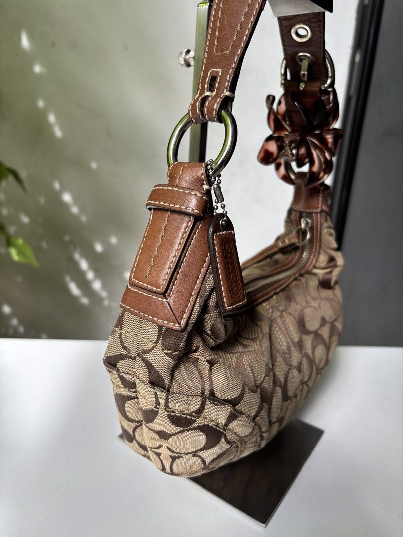 Coach Mini Hobo (Category: Shoulder Bags) located in Cebu City. Submitted by kayeannvo1024 (Listing ID 1470605009, Image 3). Description: Some issues on rubber linings but generally in excellent condition.