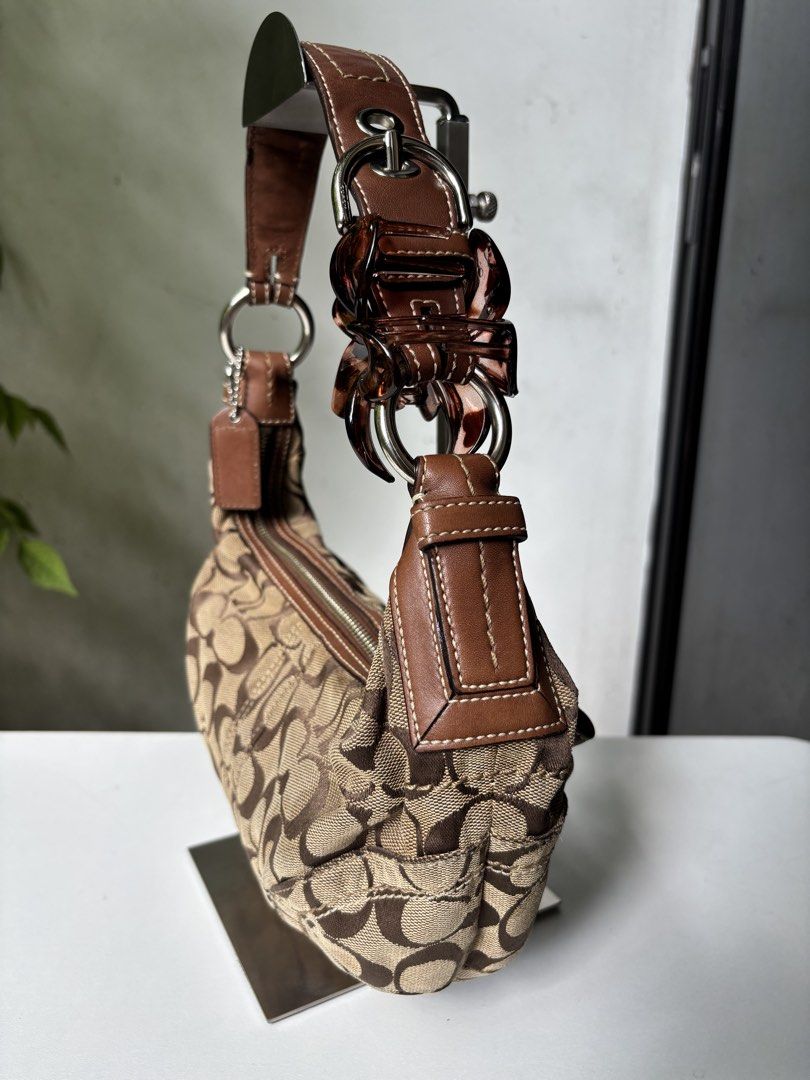 Coach Mini Hobo (Category: Shoulder Bags) located in Cebu City. Submitted by kayeannvo1024 (Listing ID 1470605009, Image 2). Description: Some issues on rubber linings but generally in excellent condition.