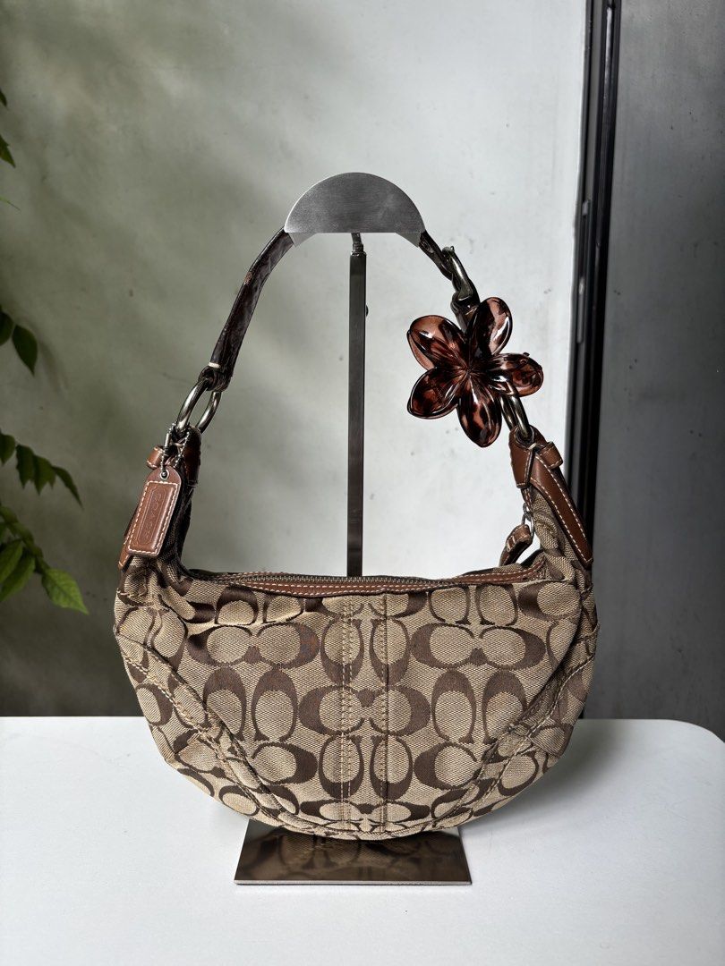 Coach Mini Hobo (Category: Shoulder Bags) located in Cebu City. Submitted by kayeannvo1024 (Listing ID 1470605009, Image 1). Description: Some issues on rubber linings but generally in excellent condition.